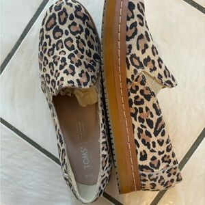 TOMS Women's Leopard Print Slip-On Shoes